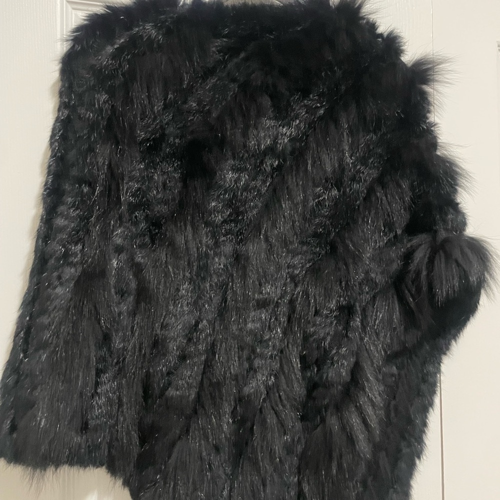 Faux fur wrap in black